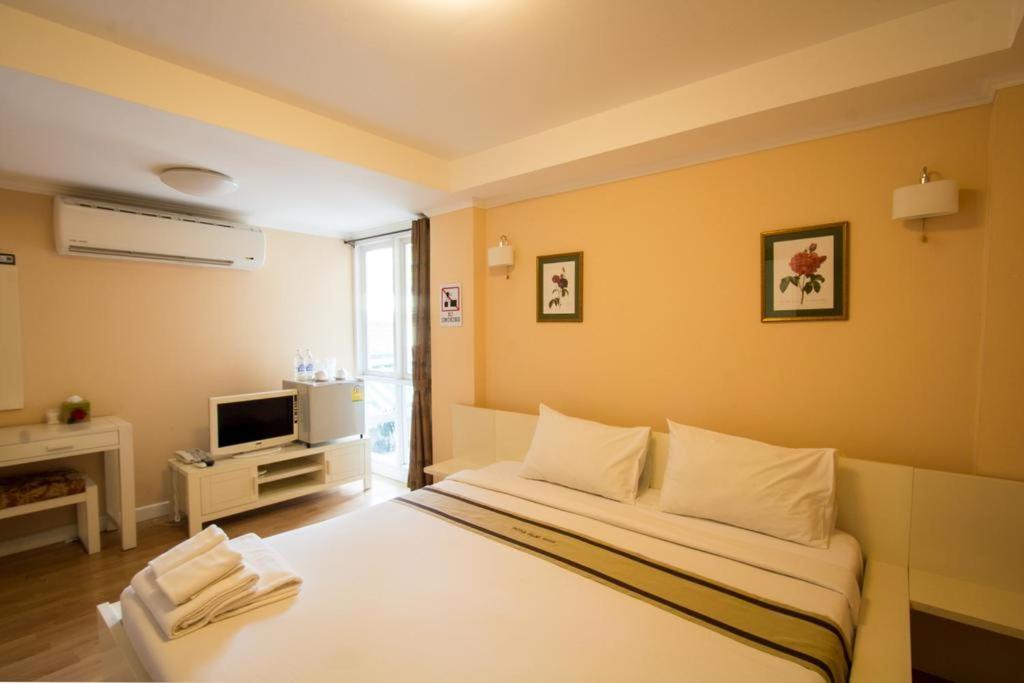 Hotel Triple Palms House Chiang Mai Zewnętrze zdjęcie
